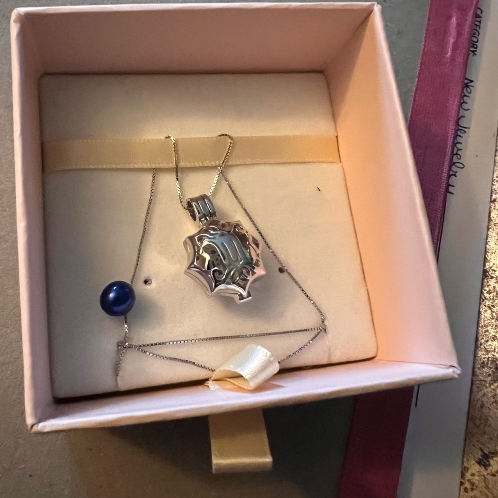 NEW It’s Pearl Time Scorpio pendant with dark pearl